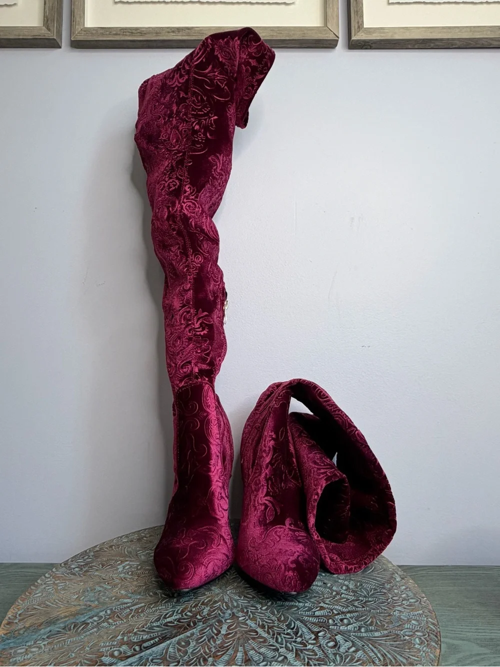 NWT! Hot Kiss Embossed Paisley Fuchsia Velvet Over-The-Knee Boots Size 9